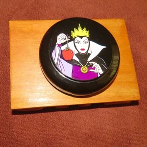 Mac Oh So Fair Beauty Powder Blush Highlighter Disney Venemous Villians LE Limit - Picture 1 of 3