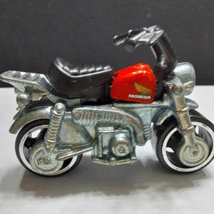 Hot Wheels Mattel MOTO Honda Monkey Z50 Moto Rosso - Foto 1 di 5