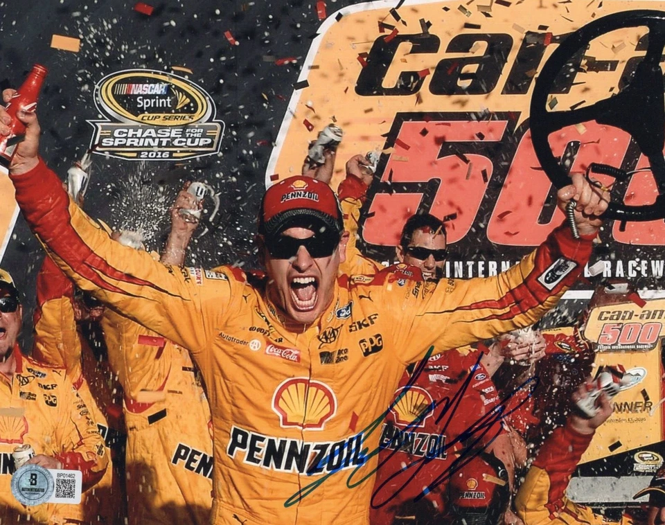 Foto firmada por el piloto de carreras de Joey Logano Nascar 8x10 con certificado de autenticidad Beckett BP01462 Foto 1 de 1