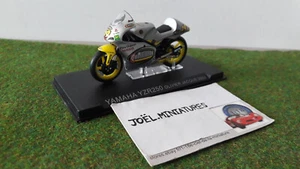 YAMAHA YZR250 #19 Olivier JACQUE 2000 gris 1/24 PRESSE moto miniature collection - Imagen 1 de 8