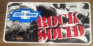 Placa de matrícula Chevrolet vintage de metal “Chevy Trucks sólido como una roca” - Imagen 1 de 3