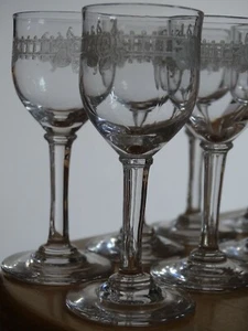 SAINT LOUIS 9 ANCIENS VERRES A LIQUEUR CRISTAL GRAVURE FLORALE ht 9 cm - Picture 1 of 9