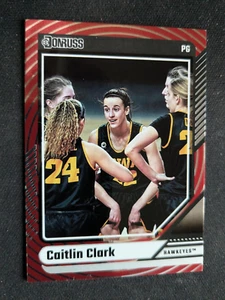 2024 Panini Catlin Clark Bersaglio Rosso #2 (NM) - Foto 1 di 3