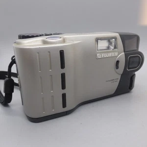 Fujifilm Digital Camera DX-7 0.4MP Silver Tested - Picture 1 of 8
