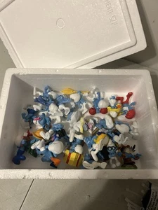 Smurfs Figurine Toy 2011 SMURFETTE Action Figure Lot approx 30 - Picture 1 of 4