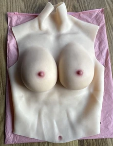 Silikon Brustplatte Formen Halbkörper Anzug Realistisch Gefälschte Brüste Crossdressing - Bild 1 von 9
