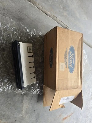 OEM NUEVO FORD 1994-1997 THUNDERBIRD/COUGAR CONSOLA MÓDULO DE PANTALLA F4SZ-10E850-B Foto 1 de 3