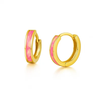 Pendientes de aro Huggie de ópalo rosa de una fila de oro amarillo de 14k Foto 1 de 2