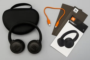 Auriculares inalámbricos Bluetooth JBL Tune 500BT negros - Usados, excelente estado - Imagen 1 de 11