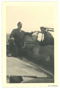 Orig. Foto Messerschmitt Bf 109 Flugzeug JG26 Flugplatz LEEUWARDEN Holland 1941 - Bild 1 von 1