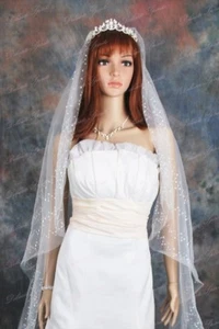 Bridal Veil Diamond (Off)White 1 Tier Cathedral Length Edge with Sequined Motif - Picture 1 of 5