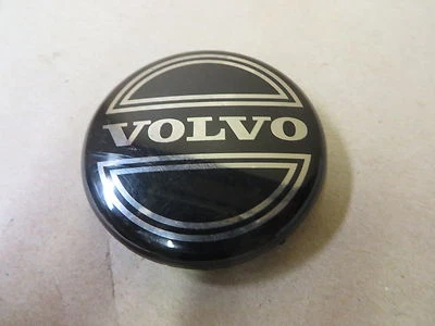 ЦЕНТРАЛЬНЫЙ КОЛПАК КОЛЕСА VOLVO 850 940 C70 S40 S80 S90 V90 ОТ ОРИГИНАЛЬНОГО ПРОИЗВОДИТЕЛЯ NO86 46 379 NO 30666913 - Изображение 1 из 3