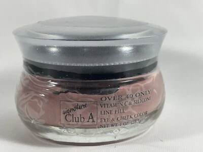 Signature Club A Más de 40 Solo Vitamina C y Línea de Silicona Relleno Color de Ojos y mejillas Foto 1 de 3