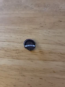 Vintage UAW Retired Member Lapel Pin United Auto Workers A2 - Picture 1 of 1