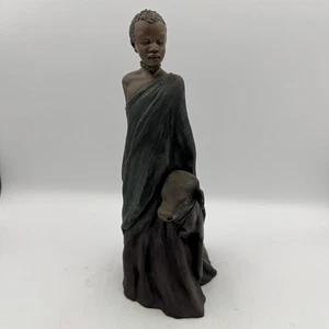 Soul Journeys Stacy Bayne Kamaou Guerriero Silenzioso Statuina Ragazzo Africano Cane Masai - Foto 1 di 11