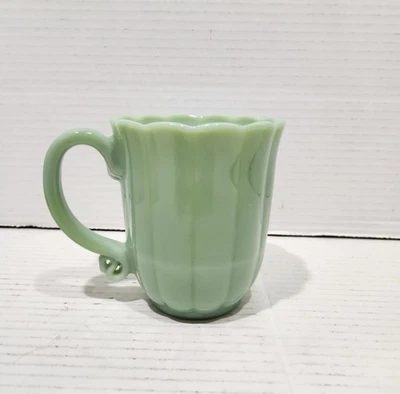 Taza de vidrio de leche verde jadeíta The Pioneer Woman borde festoneado Foto 1 de 4