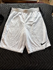 Nike Dri Fit Shorts Herren M Training 9 Inch weiß Colorblock - Bild 1 von 6