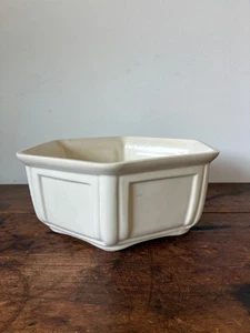 Vintage Mid Century Ceramic Bowl USA Pottery Linen White Dish marked C R USA 9" - Picture 1 of 12