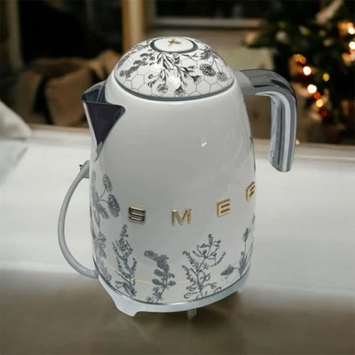 New SMEG Honeycomb Electric Kettle 7 Cup – Bee & Wildflower Gold Accents Italy - Image 1 of 4
