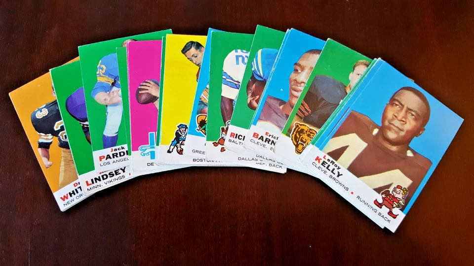 1969 topps football cards #1 to #70, complete your set - Image 1 of 1