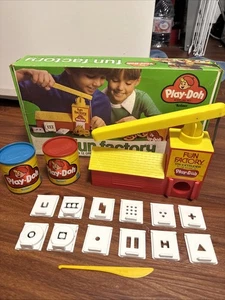Vintage Play-Doh 1974 Fun Factory Extruder Spielzeug mit 2 Vintage Playdoh Dosen - Bild 1 von 8