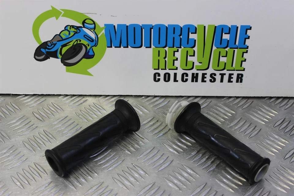 Suzuki GSXR 750 SRAD Handlebar Grips Genuine 1996 to 1999 GSXR750 GSX-R B163 - Изображение 1 из 4