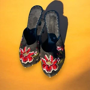 Beverly Feldman Size 7M Brown Leather Embroidered Floral Wooden Heels - Picture 1 of 5