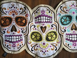 Halloween Party Decor Table Runner Skulls Dia Los Muertos Embroidered Dead EUC - Picture 1 of 12