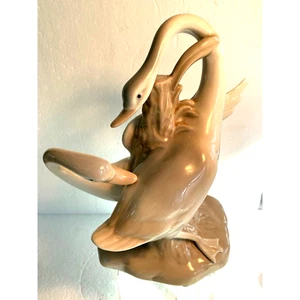 Vtg Porceval large Swans figure signed 8 1/2” x 7 1/2” Italy - Picture 1 of 8