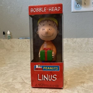 Funko Peanuts 7” Peanuts Linus Sosteniendo Regalo Navidad Cabeza Bobble Nuevo En Caja - Imagen 1 de 9