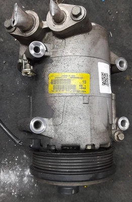 1439594 Compressore a/c  FORD FOCUS (CAP) 1.6 TDCi (66Kw) Ber. 3p/d/1560cc - Immagine 1 di 2