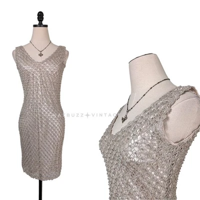 Mini Vestido de Cóctel Carmen Marc Valvo Crochet M Dorado Tostado Cuentas Boho Retro Glam Foto 1 de 4