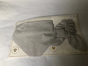 Juego de pañuelos y scrunchie para perro Katie Loxton gris con lunares blancos - Imagen 1 de 3