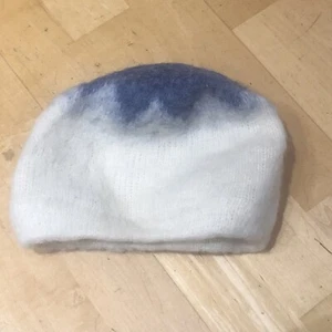 Vintage Icelandic Wool Beret Hat White Blue One Size Winter Hat. - Picture 1 of 3