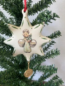The Danbury Mint M.J. Hummel 2009 "Christmas Angel" Porcelain 3-D Ornament - Picture 1 of 8