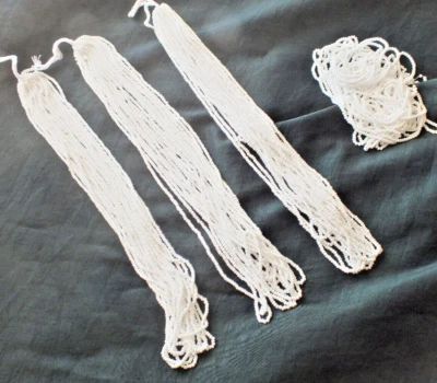 Cuentas de semillas de vidrio de leche blanco vintage 3+ Hanks 14 BPI talla 9/0 Foto 1 de 4