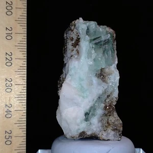 Beryl var Emerald rough crystals in Biotite Mica Schist matrix specimen 200ct - Picture 1 of 7