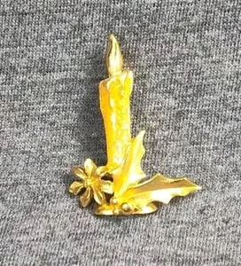 Christmas Candle Brooch Pin Gold Tone Leaf 1.5" Tall - Picture 1 of 7