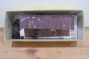 HO Scale Accurail 4403 Northern Pacific 40' O.B Steel Box Car #20110 - Picture 1 of 3