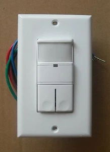 2 POLIGER BELEGUNGS-/LEERSTAND WAND BEWEGUNGSMELDER 120VAC 2P DOPPELSCHALTER WEISS - Bild 1 von 1