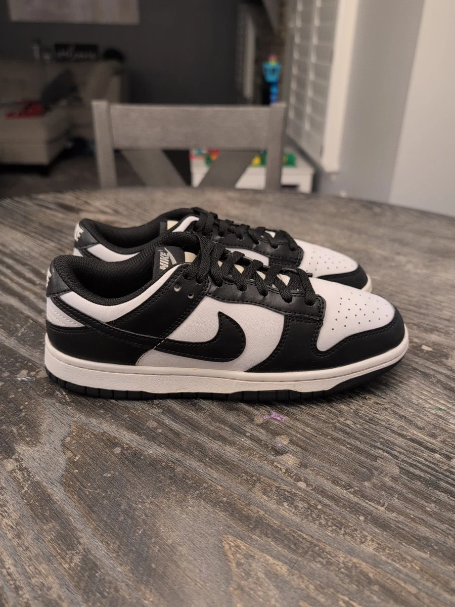 Preços baixos em Nike Dunk Low Black White W | eBay