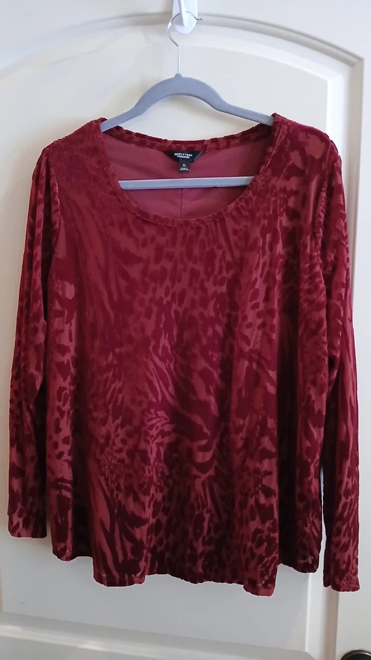Simply Vera Top Velvet Burnout Red XL - Image 1 of 4