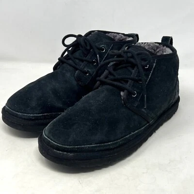 UGG 3236 Neumel 女式麂皮绒羊毛短靴 - 黑色 - 12 码 — 第 1/4 张图片