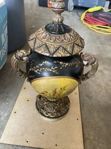 urn With yellow birds - Picture 1 of 12