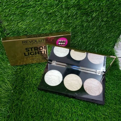 Makeup Revolution STROBE LIGHTING - 3 Strobe Highlighter Palette - Image 1 of 4