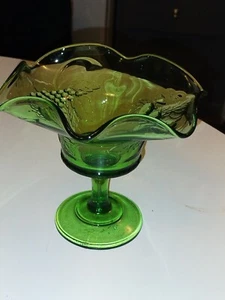 VINTAGE L G WRIGHT DEPRESSION GLASS GREEN STRAWBERRY AND CURRANTS COMPOTE - Picture 1 of 11