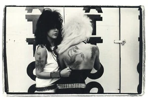 Adee & Nikki Tattoo Lal Hardy Skin Fantasies Chris Wroblewski 1982 Kunst Postkarte - Bild 1 von 2
