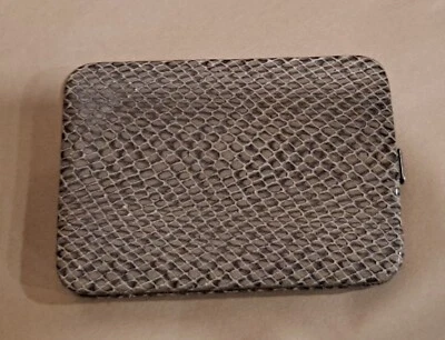 Бумажник Banana Republic бежевый искусственная глазурь змеиная кожа - Изображение 1 из 4