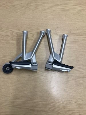 R1200 R 2017 reposapiés trasero izquierdo y derecho - 854079806 854079906 Foto 1 de 4