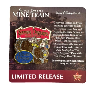 DMR Disney Película Recompensas Siete Enanos Tren Mina Gran Apertura Dopey Gruñón Pin - Imagen 1 de 3